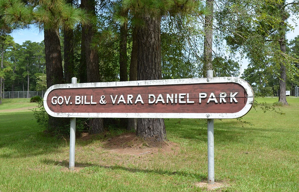 Gov. Bill & Vara Daniel Park sign